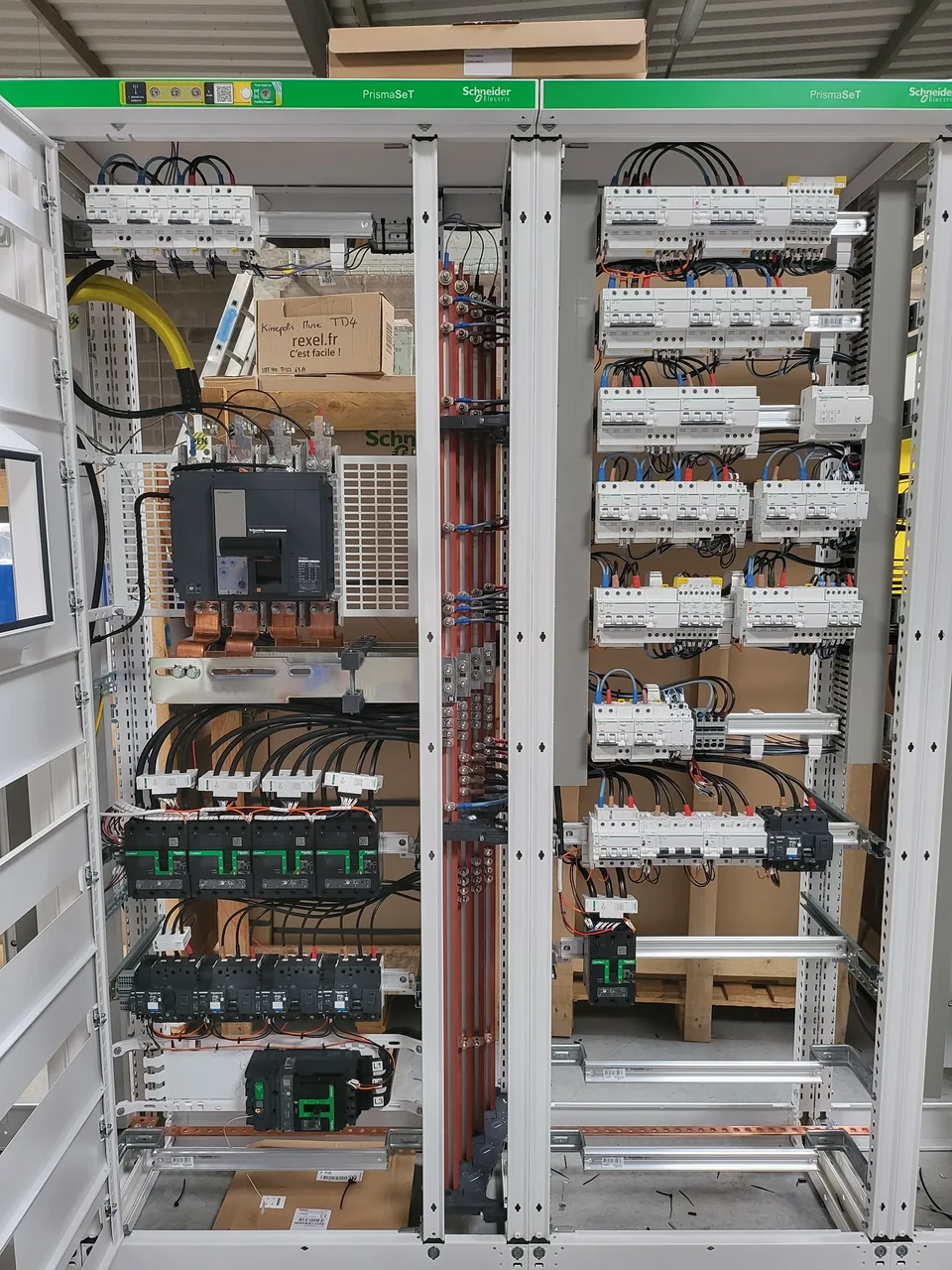 Équipements modulaires dans une enveloppe PrismaSeT